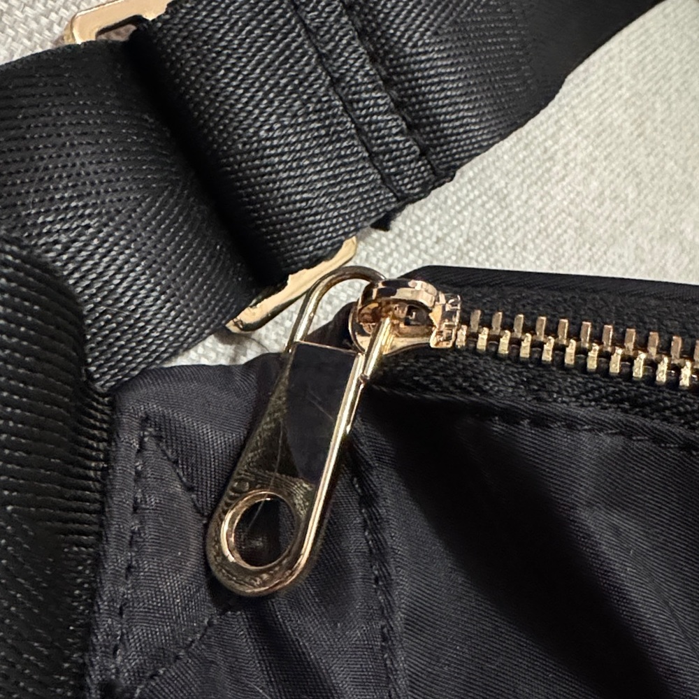Like New Belt Bag-Unbranded-Black-4 Zipper Compartments-Gold Toned Zippers-Nylon - Picture 4 of 15